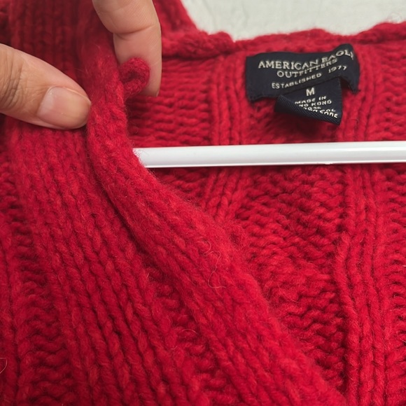 American Eagle Outfitter Hooded Winter Knit Sweater Red 100% Lambs Wool Size M - Picture 8 of 15